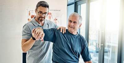 Atténuer les douleurs de l'arthrose avec la kinésithérapie