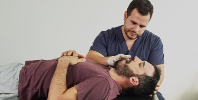 Kiné ATM : la rééducation de l'articulation temporo-mandibulaire