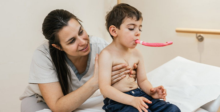 Pourquoi le clapping est interdit pour la kinésithérapie respiratoire et bronchiolite ?
