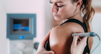Thérapie de l’épaule gelée : comment le kinésithérapeute peut vraiment faire la différence