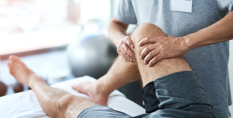 Rééducation du genou : auto-rééducation et kinésithérapie pour un renforcement musculaire au top ! Témoignage de Mariana