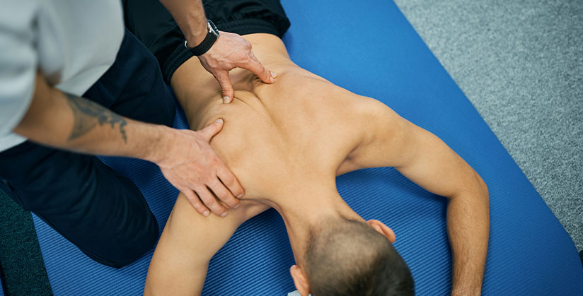 Faut-il encore toucher ses patients pour les rééduquer efficacement ?